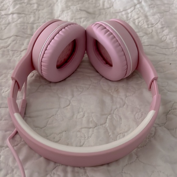 Soft Head Phones Pink padded Soft Over the Top and the Ears Adjustable Long Cord - Picture 7 of 7